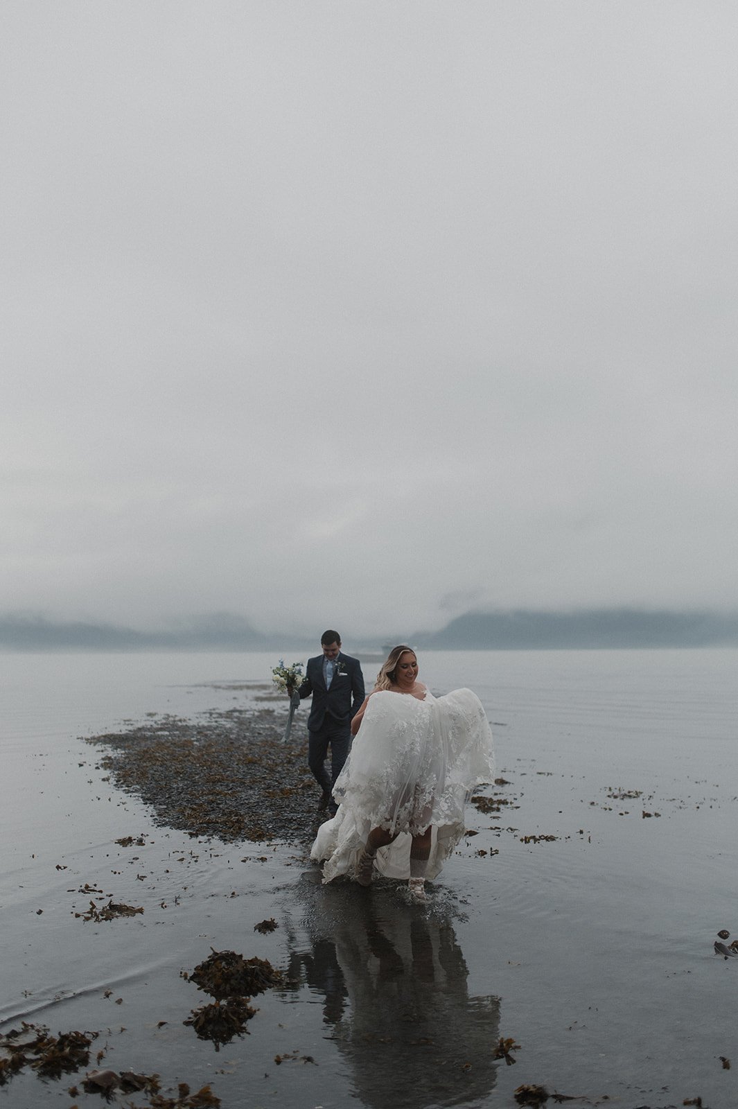 Elope on a boat